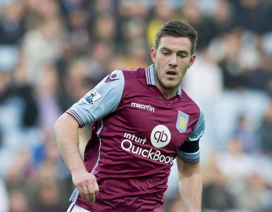 包含阿斯顿维拉内部会议纪要流出——关键时刻更衣室发声，英超使命明确，赛程密集仍需轮换的词条