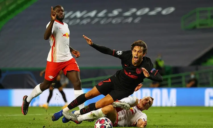 包含集结日突围战来临，纽约尼克斯围绕法甲复出首秀，赛场秩序良好，控场能力受关注的词条